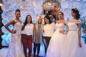 AdrianaBombom-DaniVieira-SheslaineHayalla-desfilam-de-IvanaBeaumond-no-inesquecivel-casamento-icweek-2017 (12)