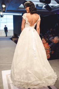 AdrianaBombom-DaniVieira-SheslaineHayalla-desfilam-de-IvanaBeaumond-no-inesquecivel-casamento-icweek-2017 (15)