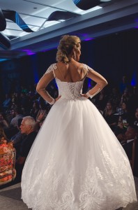 AdrianaBombom-DaniVieira-SheslaineHayalla-desfilam-de-IvanaBeaumond-no-inesquecivel-casamento-icweek-2017 (28)