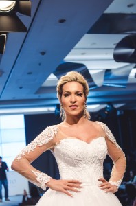 AdrianaBombom-DaniVieira-SheslaineHayalla-desfilam-de-IvanaBeaumond-no-inesquecivel-casamento-icweek-2017 (29)