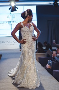 AdrianaBombom-DaniVieira-SheslaineHayalla-desfilam-de-IvanaBeaumond-no-inesquecivel-casamento-icweek-2017 (40)