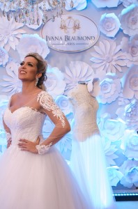 AdrianaBombom-DaniVieira-SheslaineHayalla-desfilam-de-IvanaBeaumond-no-inesquecivel-casamento-icweek-2017 (43)