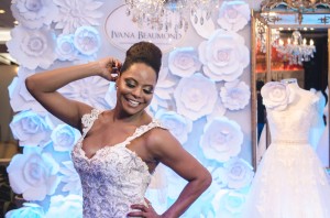 AdrianaBombom-DaniVieira-SheslaineHayalla-desfilam-de-IvanaBeaumond-no-inesquecivel-casamento-icweek-2017 (49)