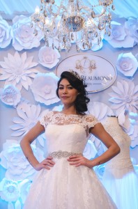 AdrianaBombom-DaniVieira-SheslaineHayalla-desfilam-de-IvanaBeaumond-no-inesquecivel-casamento-icweek-2017 (52)