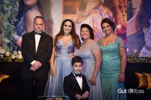 Debutante Rachel Veste Ivana Beaumond (3)