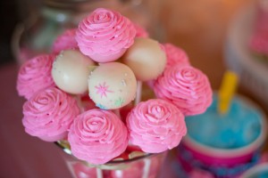 bolo-e-doces-festa-de-15-anos_Vestid-de-Debutante_blog-IvanaBeaumond (18)