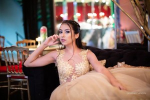 debutante-agatha-a-bela-e-a-fera-vestido-ivana-beaumond-paris(5)