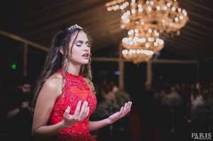 giulia-pequeno-debutate-vestido-ivana-beaumond-paris (4)