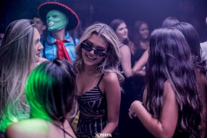 luma-debutate-vestido-de-15-anos-atelier-ivana-beaumond-festa-temática (28)