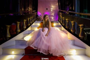 luma-debutate-vestido-de-15-anos-atelier-ivana-beaumond-festa-temática (31)